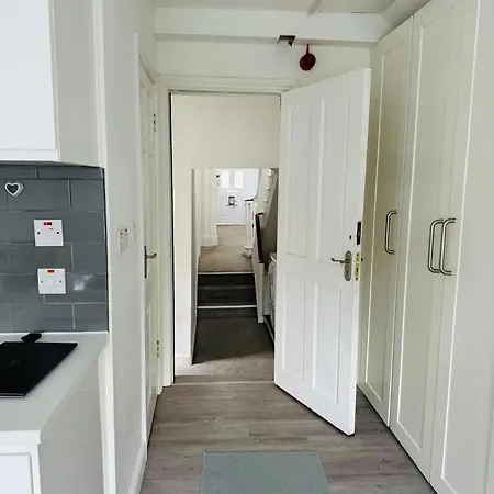 3 Portobello Apartment *